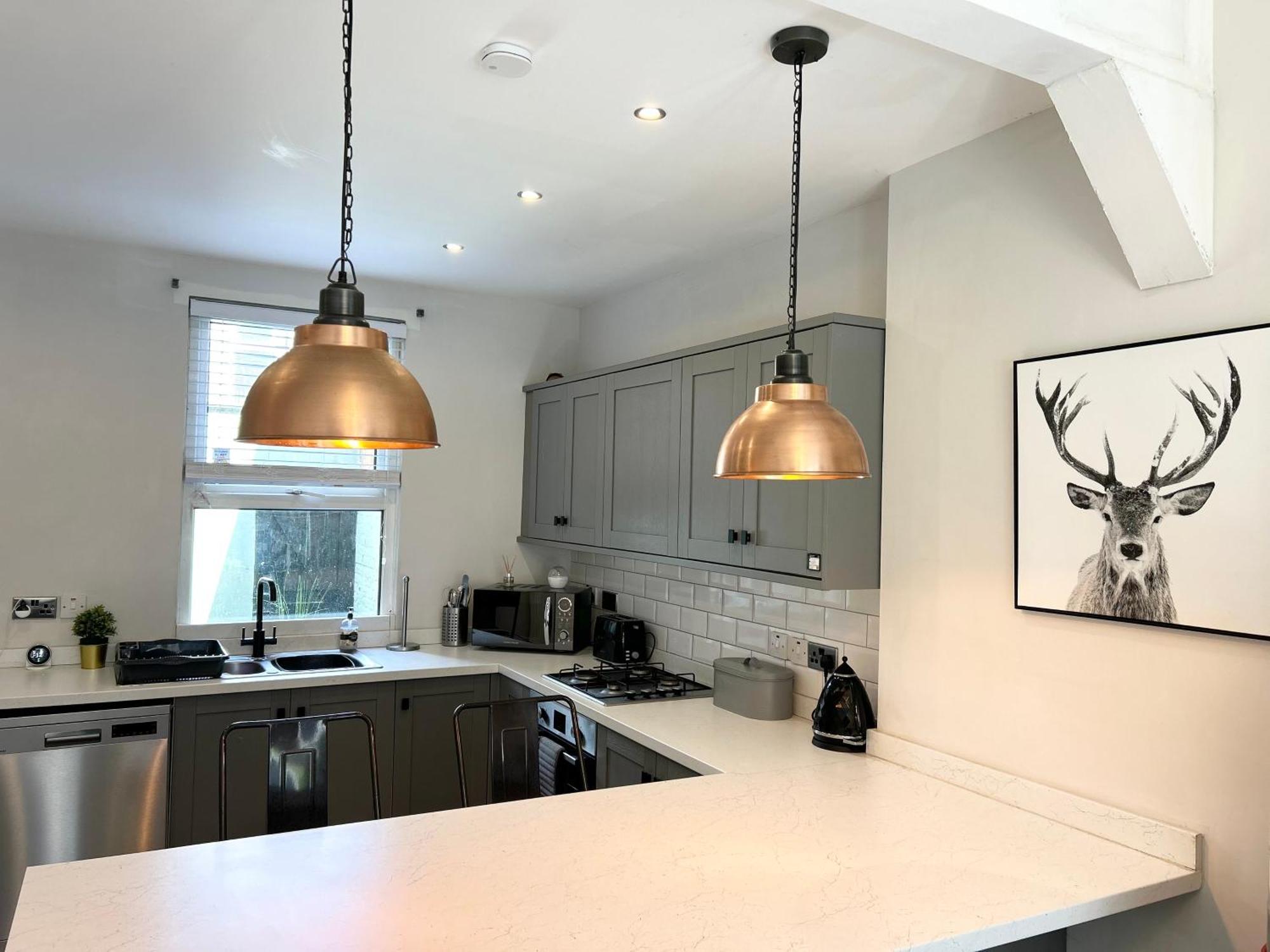 Charming Home, Beside The Serene Ormeau Park Holiday home