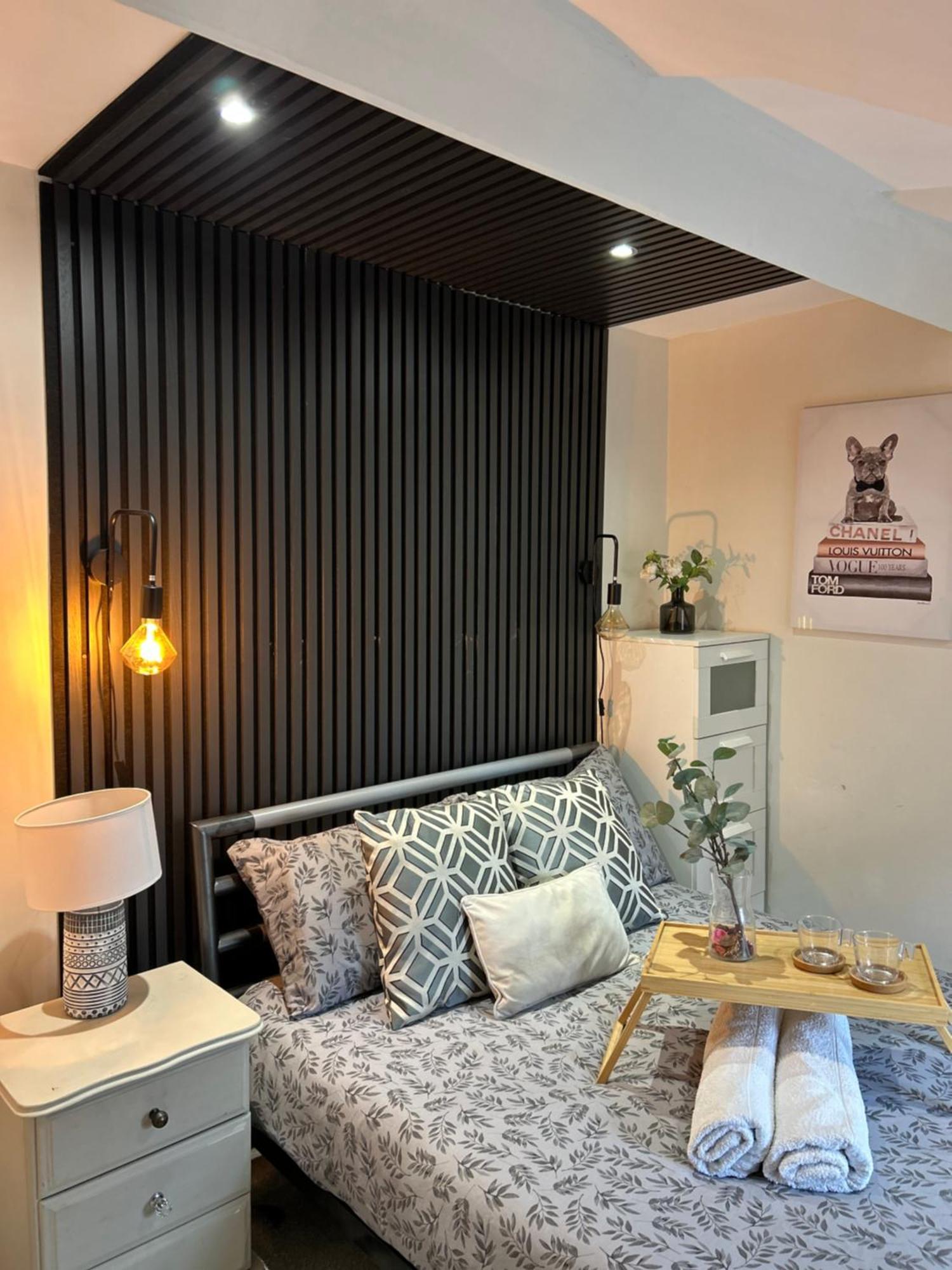 Charming Home, Beside The Serene Ormeau Park Holiday home *